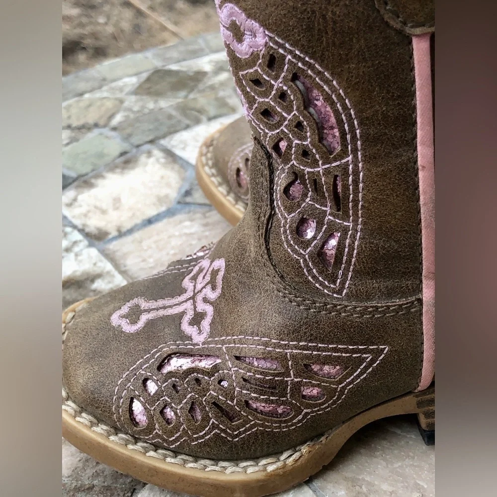 🪺Blazin’ Roxx Gracie Wings & Cross Inlay Western Boots